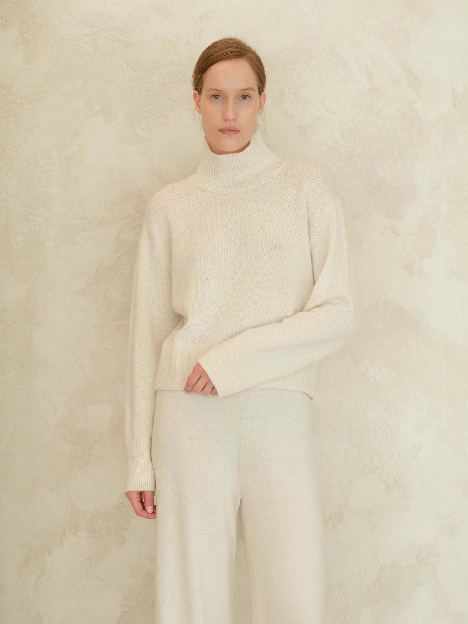 LIVIA CROPPED TURTLENECK SWEATER